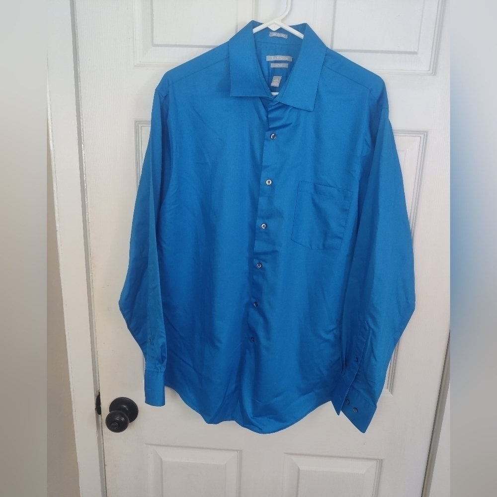 Van Heusen Fitted Button Down Dress Shirt